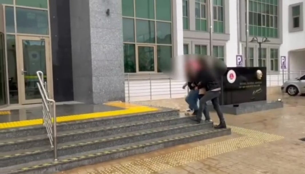 ŞÜPHELİLLERİN ADLİYEYE ÇIKARILMASI