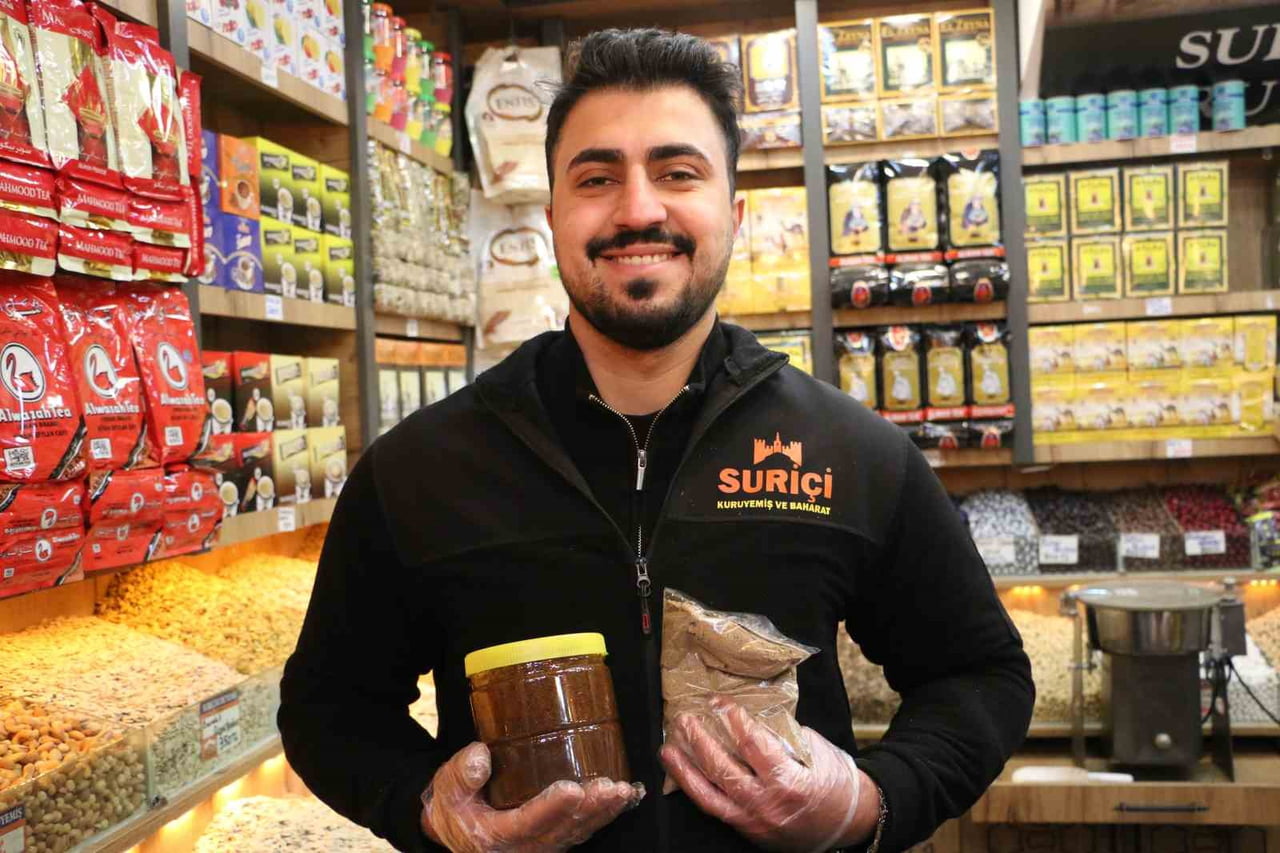 SUR İLÇESİ HZ. SÜLEYMAN CADDESİNDE ESNAF OLAN ALİ BARAN ÇELİK, BU KARIŞIMIN YOĞUN TALEP GÖRDÜĞÜNÜ...