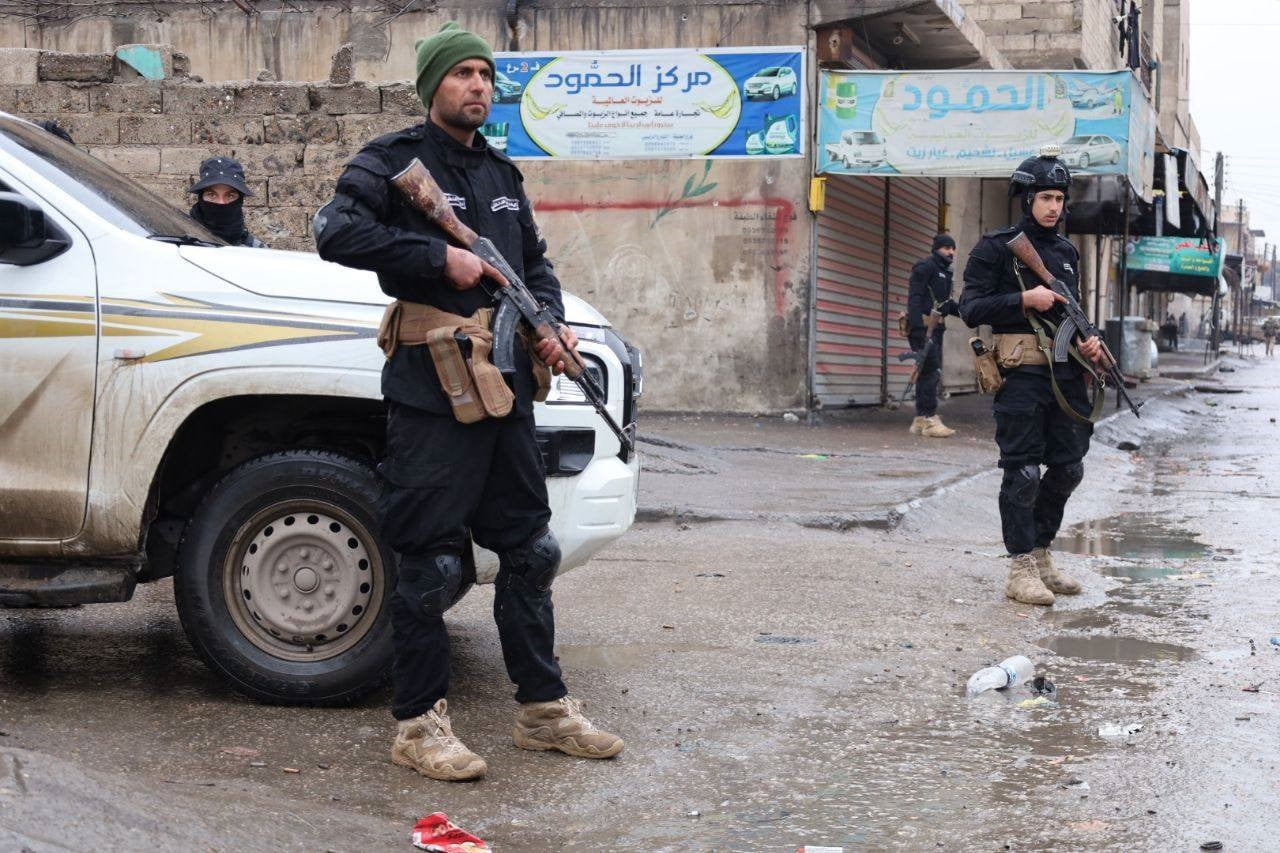 SURİYE'DE GÜVENLİK GÜÇLERİNE AİT KONVOY TABKA'YA GİRDİ