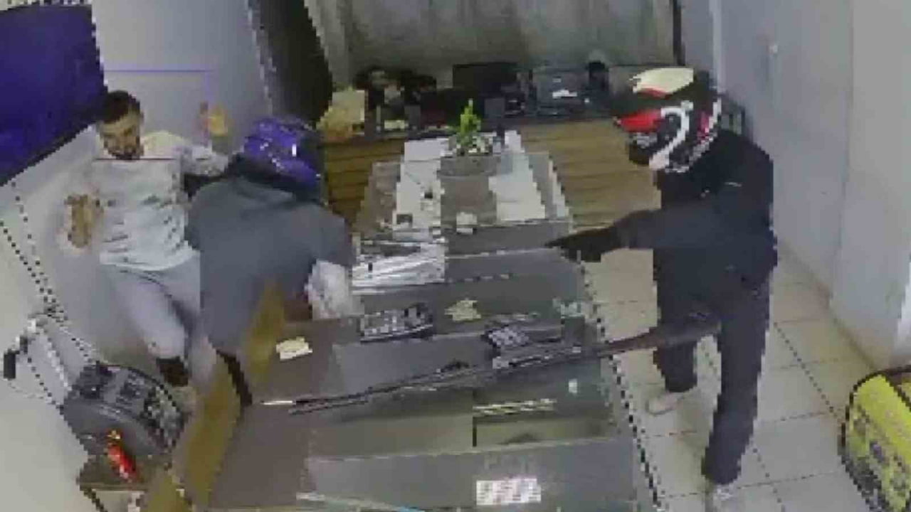 SURİYE’DEKİ İÇ SAVAŞTAN KAÇIP 10 YIL ÖNCE TÜRKİYE’YE SIĞINAN KUYUMCU ZAHER ALSHABB’IN 20 YILLIK...