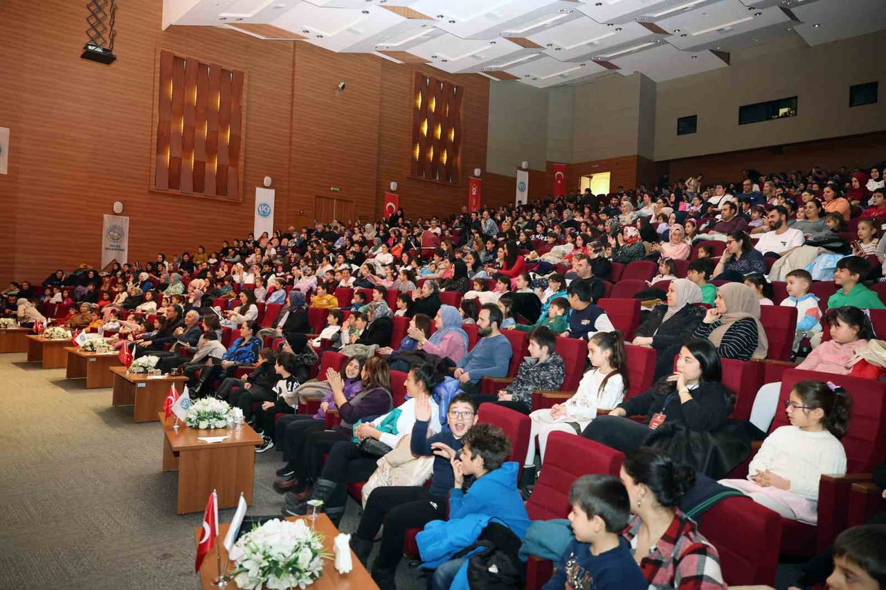 TALAS BELEDİYESİ'NİN YARIYIL TATİLİNE ÖZEL OLARAK HAZIRLADIĞI 'BAŞKAN AMCA’DAN KARNE...