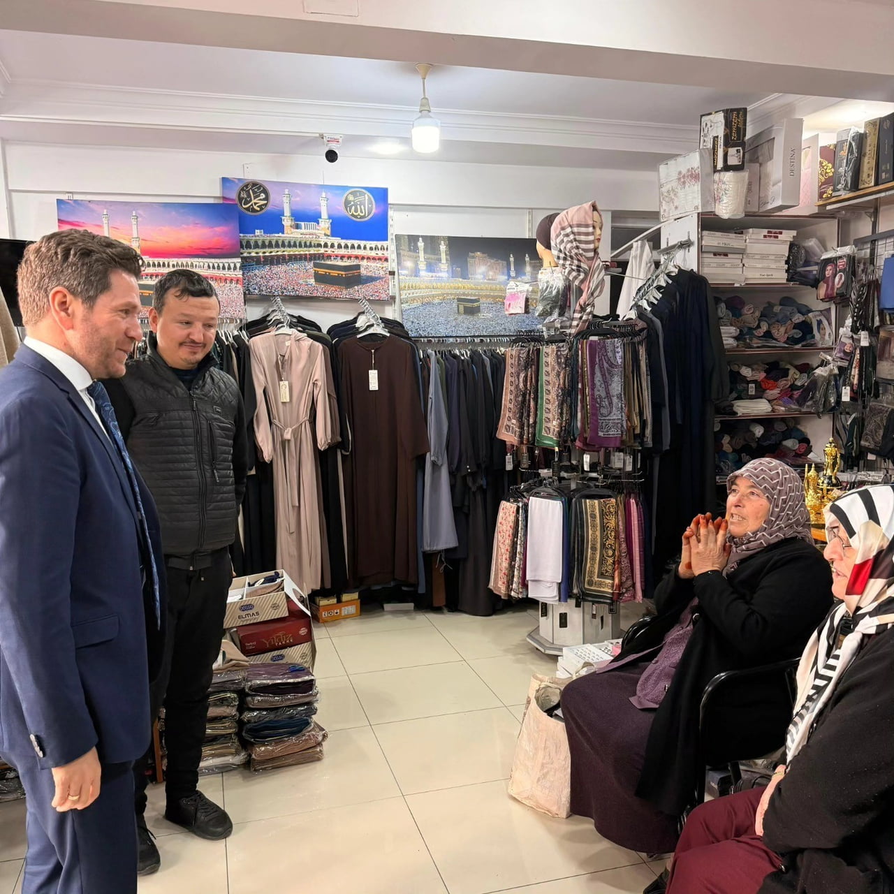 TAVAS BELEDİYE BAŞKANI KADİR TATIK, İLÇEDE FAALİYET GÖSTEREN ESNAFLARI ZİYARET EDEREK YAŞANAN...