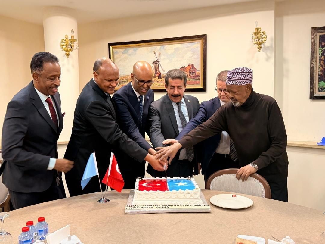 TBMM TÜRKİYE-SOMALİ PARLAMENTOLAR ARASI DOSTLUK GRUBU BAŞKANI ABDURRAHİM FIRAT, SOMALİLİ BİR İŞ...