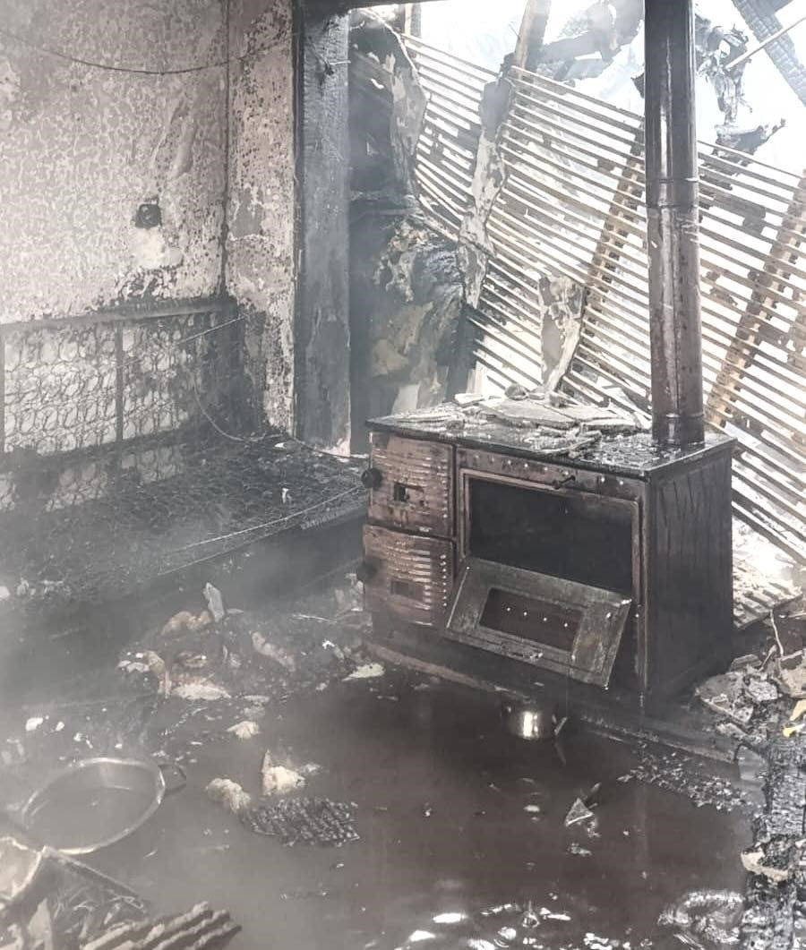 TEKİRDAĞ'IN HAYRABOLU İLÇESİNDE ÇIKAN YANGINDA MÜSTAKİL BİR EV TAMAMEN YANARAK KULLANILAMAZ HALE...