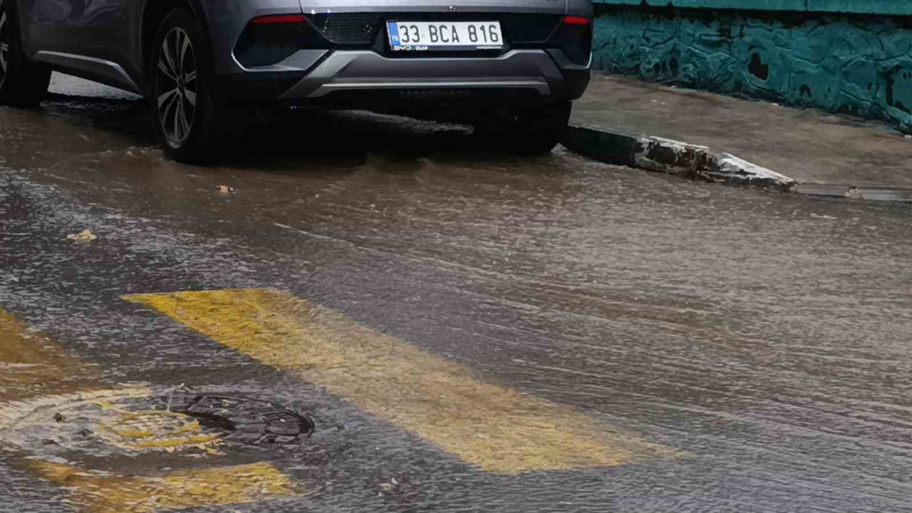 TEKİRDAĞ GENELİNDE SABAH SAATLERİNDE BAŞLAYAN KUVVETLİ YAĞMUR VE RÜZGÂR, KENT GENELİNDE YAŞAMI...