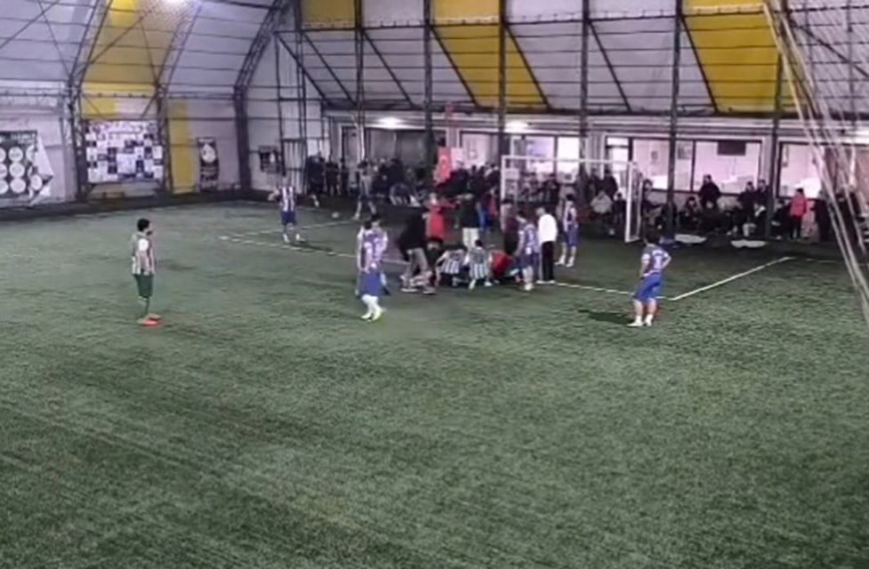 TEKİRDAĞ’IN SÜLEYMANPAŞA İLÇESİNDE KÖY LİGİ TURNUVASINDA OYNANAN KARŞILAŞMADA KAFASINI YERE ÇARPAN...