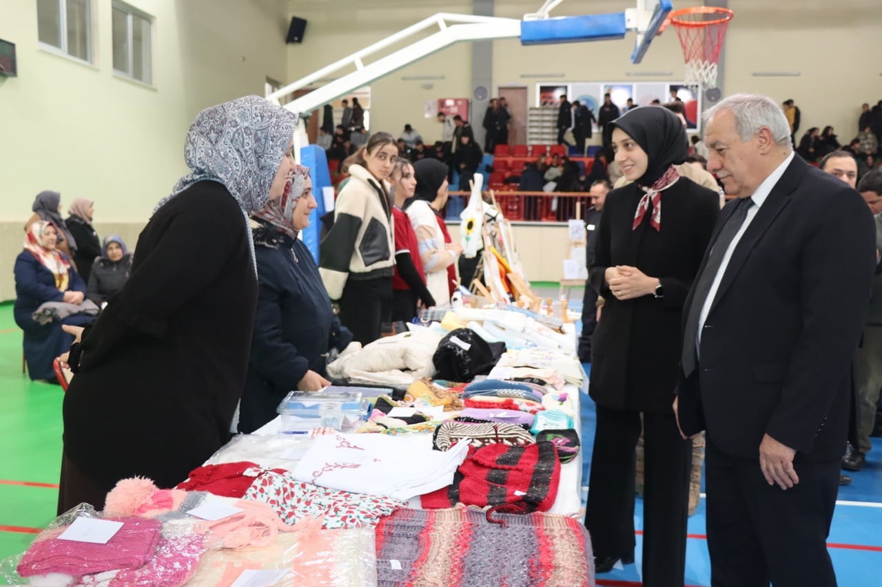 TERCAN’DA GAZZE’YE DESTEK İÇİN HAYIR ÇARŞISI DÜZENLENDİ