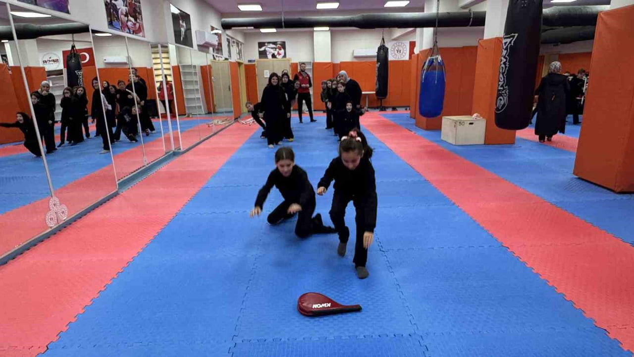 TEYFİK İLERİ İMAM HATİP ORTAOKULU ÖĞRENCİLERİ, BAHÇEŞEHİR GENÇLİK MERKEZİNDE MİSAFİR EDİLDİ....