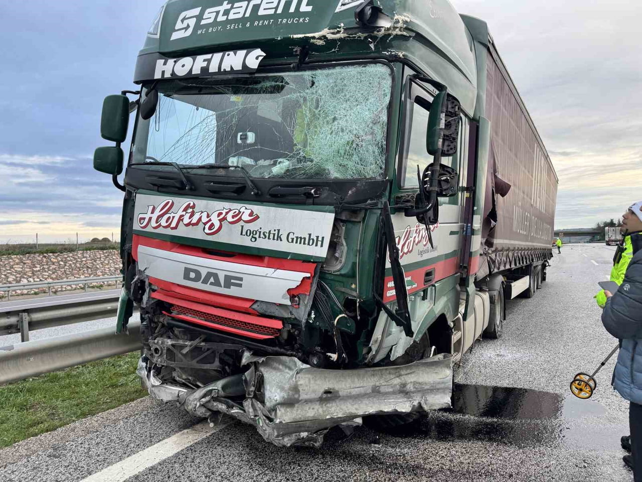 TIR BARİYERLERİ KAĞIT GİBİ EZDİ