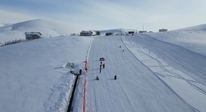 TOKAT’IN BAŞÇİFTLİK İLÇESİNDE KAR KALINLIĞININ BİR METREYİ AŞTIĞI YOĞUN KAR YAĞIŞIYLA BİRLİKTE...