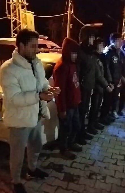 TOKAT’IN ERBAA İLÇESİNDE DURDURULAN CİPTE AFGANİSTAN UYRUKLU 5 KAÇAK GÖÇMEN YAKALANIRKEN, OLAYLA...
