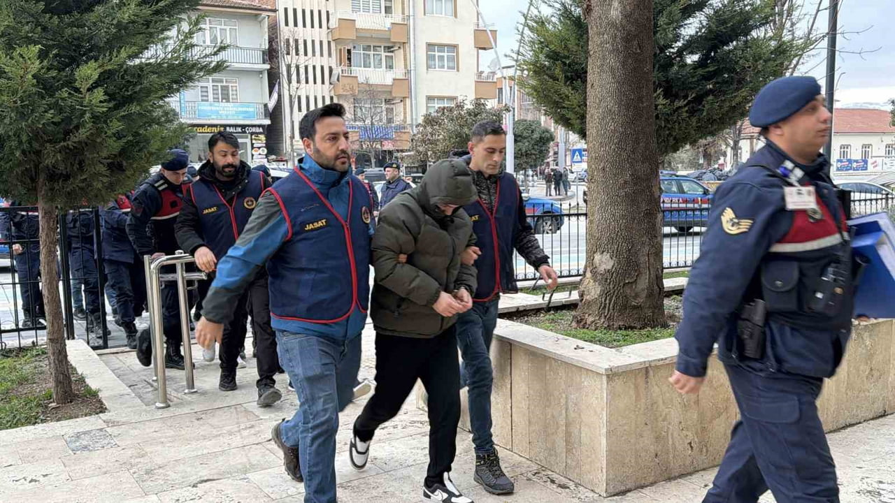 TOKAT’IN ERBAA İLÇESİNDE JANDARMA EKİPLERİNCE YASA DIŞI BAHİS ÖRGÜTÜNE YÖNELİK DÜZENLENEN...