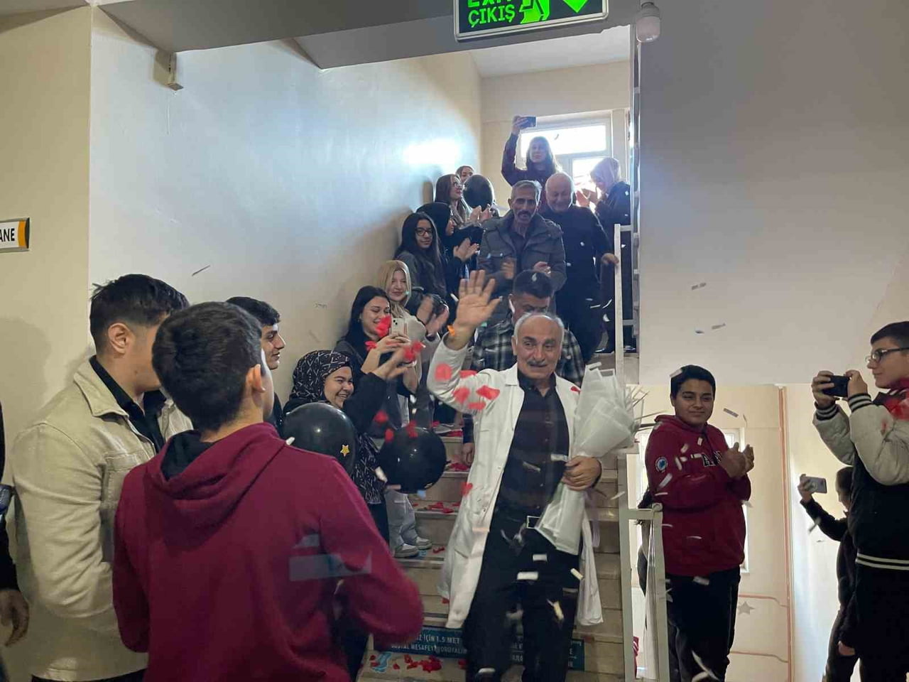 TOKAT’TA 42 YIL BOYUNCA BİNLERCE ÖĞRENCİ YETİŞTİREN FELSEFE ÖĞRETMENİ, NİKSAR İLÇESİNDEKİ SON...