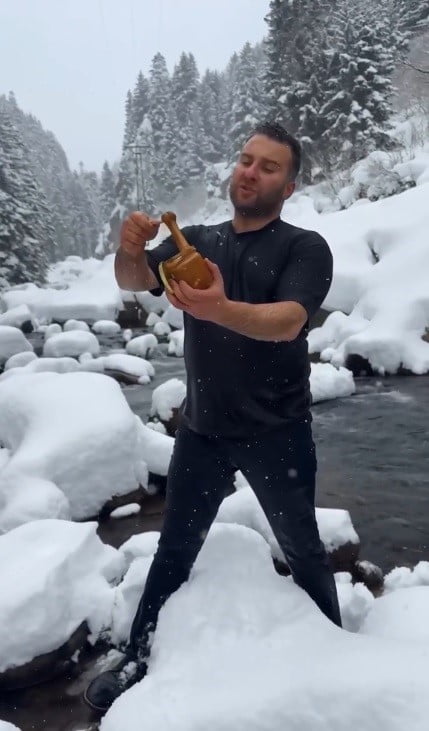 TRABZON’DA İŞLETME SAHİBİ İBRAHİM MURATOĞLU, TANITIMINI YAPMAK İSTEDİĞİ ÜRÜN İÇİN ALIŞILMIŞIN...