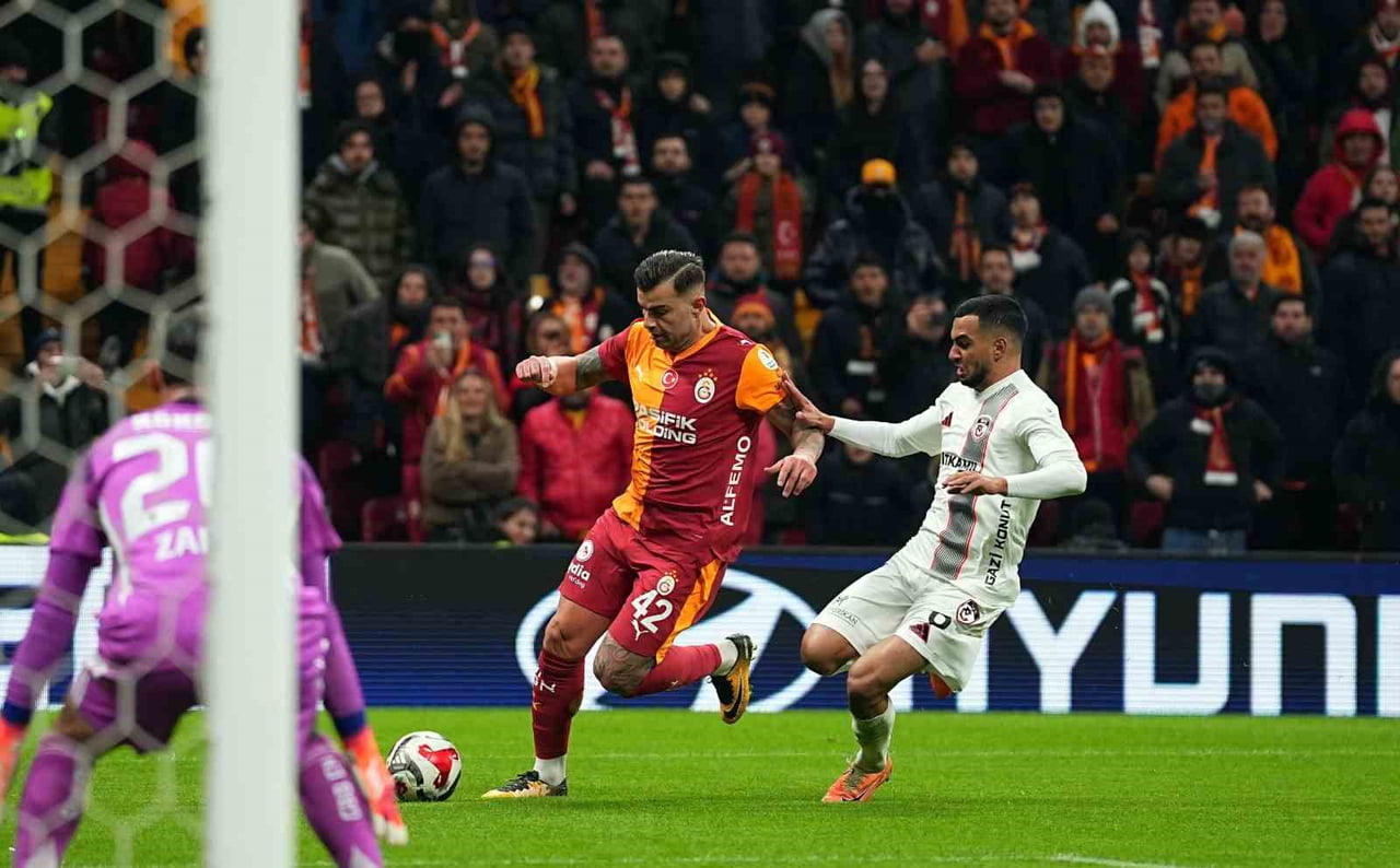 TRENDYOL SÜPER LİG'İN 18. HAFTASINDA GALATASARAY, SAHASINDA GAZİANTEP FUTBOL KULÜBÜ İLE...