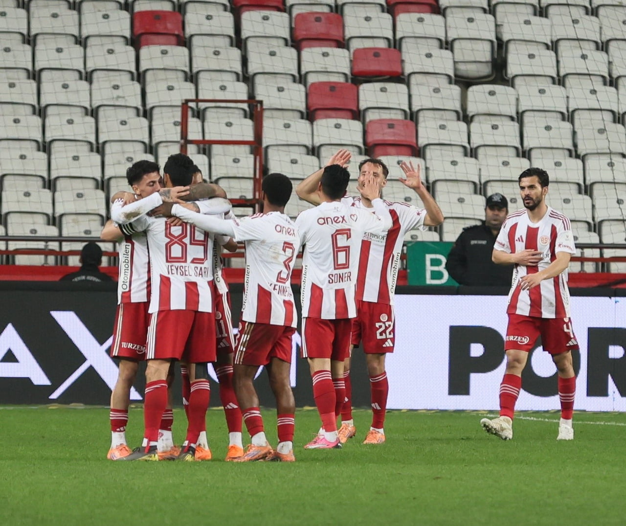TRENDYOL SÜPER LİG'İN 19. HAFTASINDA ANTALYASPOR, SAHASINDA KARŞILAŞTIĞI GENÇLERBİRLİĞİ'Nİ 2-1...