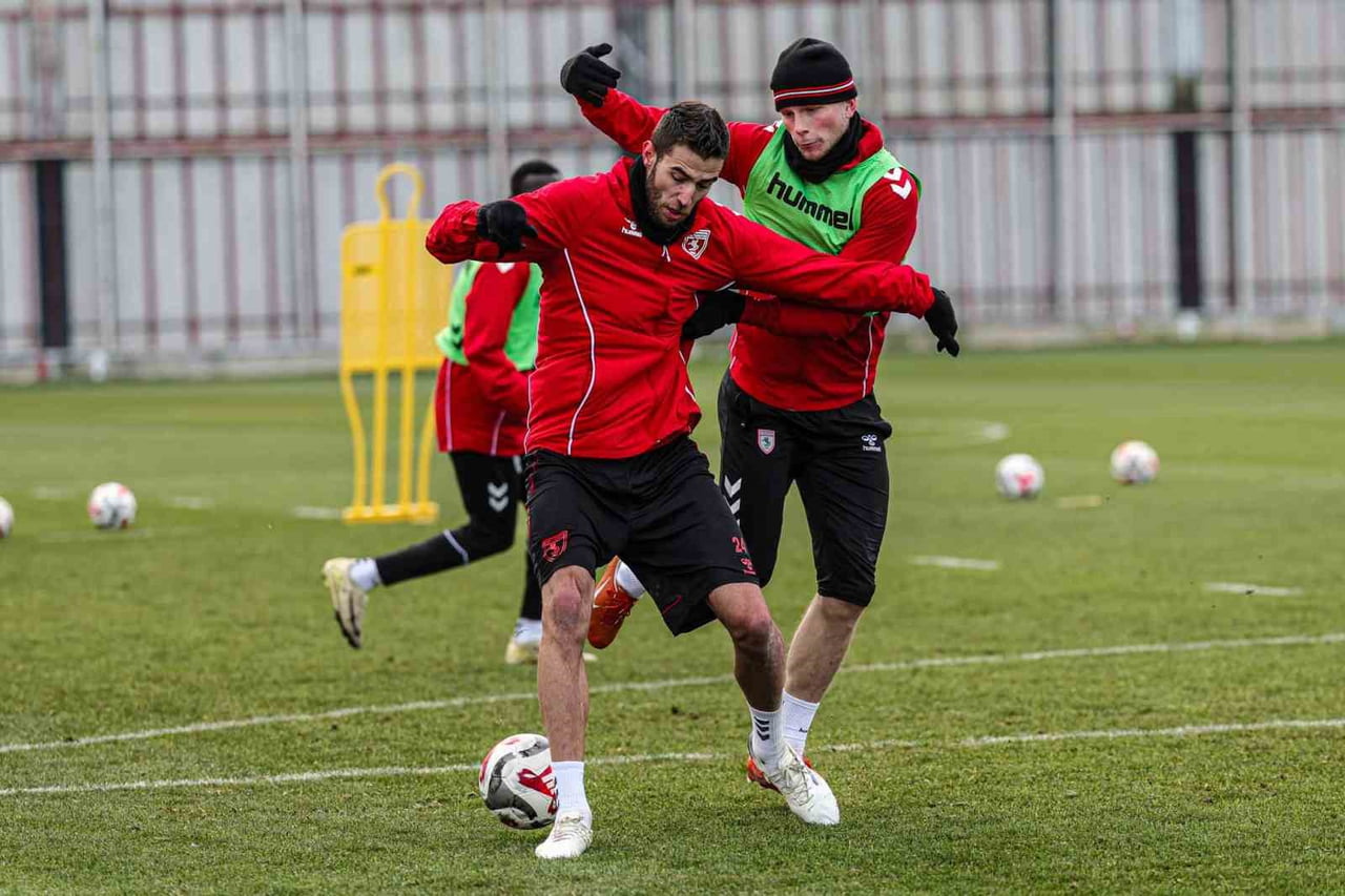 TRENDYOL SÜPER LİG EKİPLERİNDEN SAMSUNSPOR, KOCAELİSPOR MAÇININ HAZIRLIKLARINA BUGÜN YAPTIĞI...