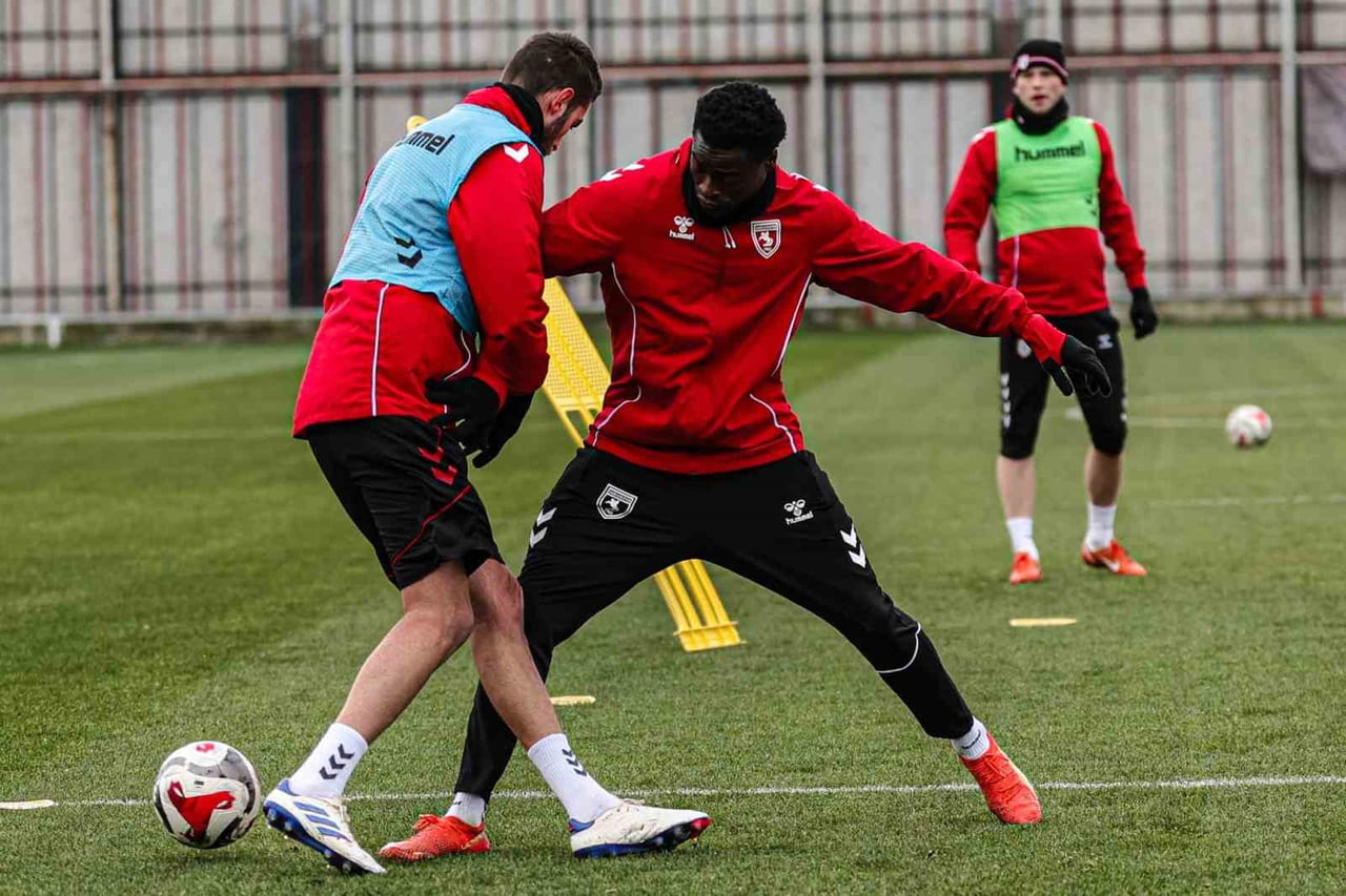 TRENDYOL SÜPER LİG EKİPLERİNDEN SAMSUNSPOR, KOCAELİSPOR MAÇININ HAZIRLIKLARINA BUGÜN YAPTIĞI...