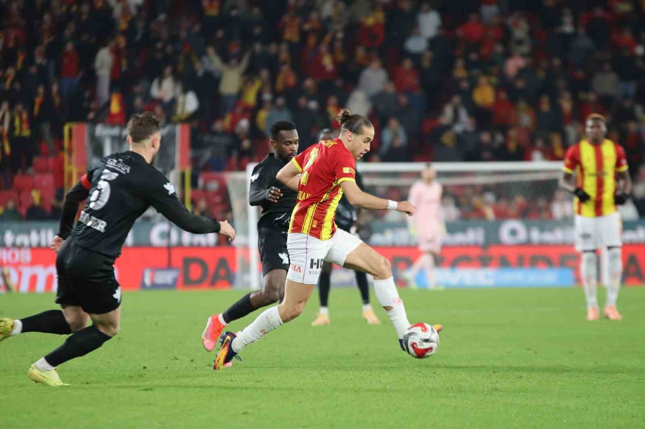 TRENDYOL SÜPER LİG’İN 18. HAFTASINDA GÖZTEPE, SAHASINDA KARŞILAŞTIĞI ÇAYKUR RİZESPOR’U 3-1 MAĞLUP...