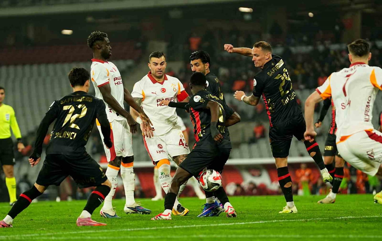 TRENDYOL SÜPER LİG’İN 19. HAFTASINDA FATİH KARAGÜMRÜK, KONUK ETTİĞİ GALATASARAY’A 3-1 MAĞLUP...