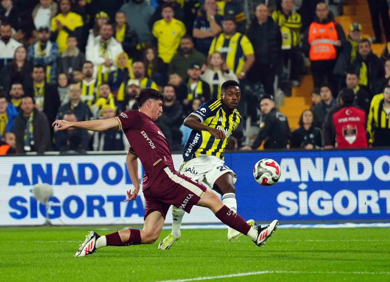 TRENDYOL SÜPER LİG’İN 19. HAFTASINDA FENERBAHÇE, SAHASINDA GÖZTEPE İLE KARŞILAŞIYOR. MÜSABAKANIN...