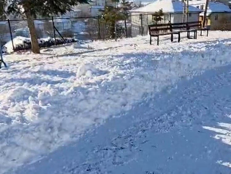 TUFANBEYLİ'DE KAR YAĞIŞININ ARDINDAN DONDURUCU SOĞUK HAVA, HAYATI OLUMSUZ YÖNDE ETKİLİYOR