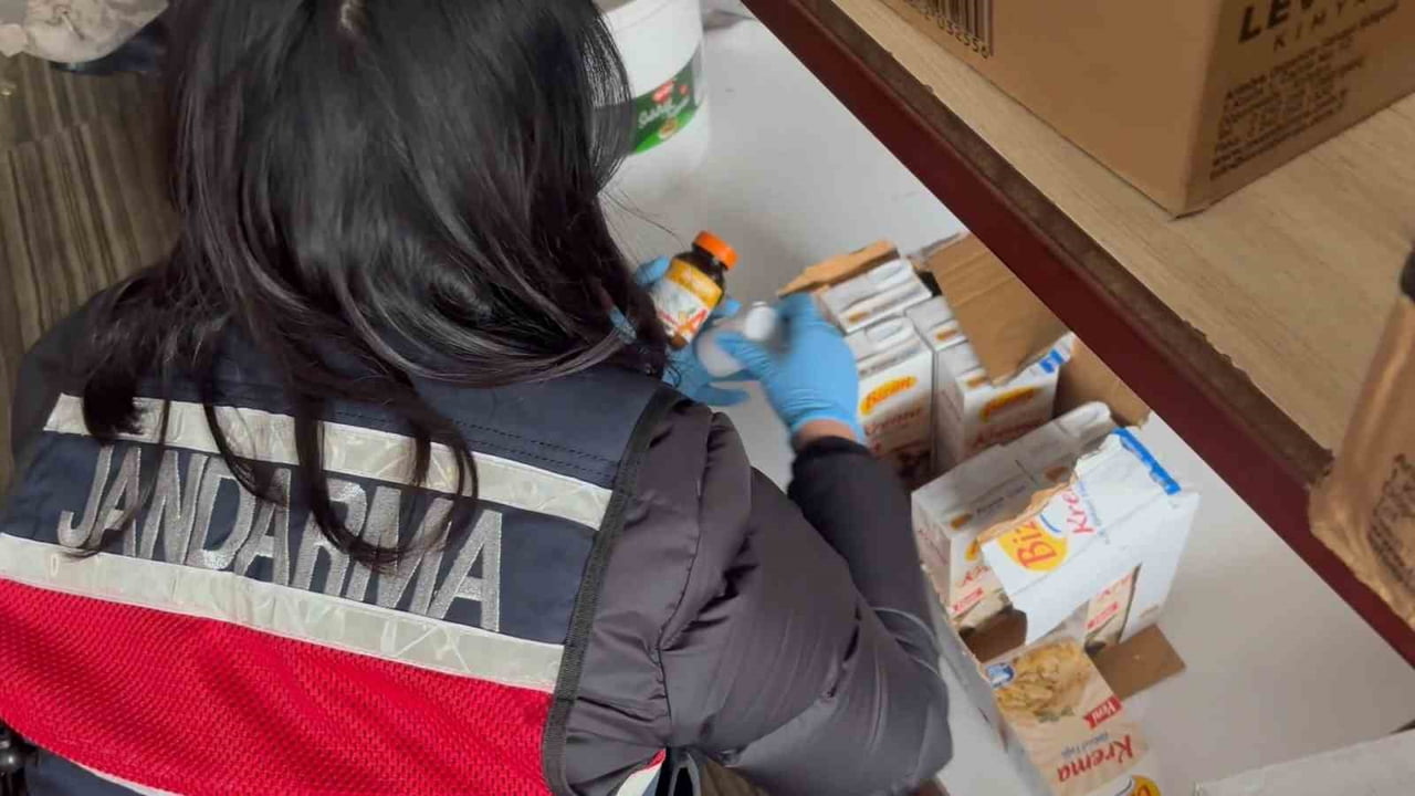 TUNCELİ’DE JANDARMA EKİPLERİ TARAFINDAN YAPILAN ÇALIŞMADA UYUŞTURUCU SATAN ŞÜPHELİ...