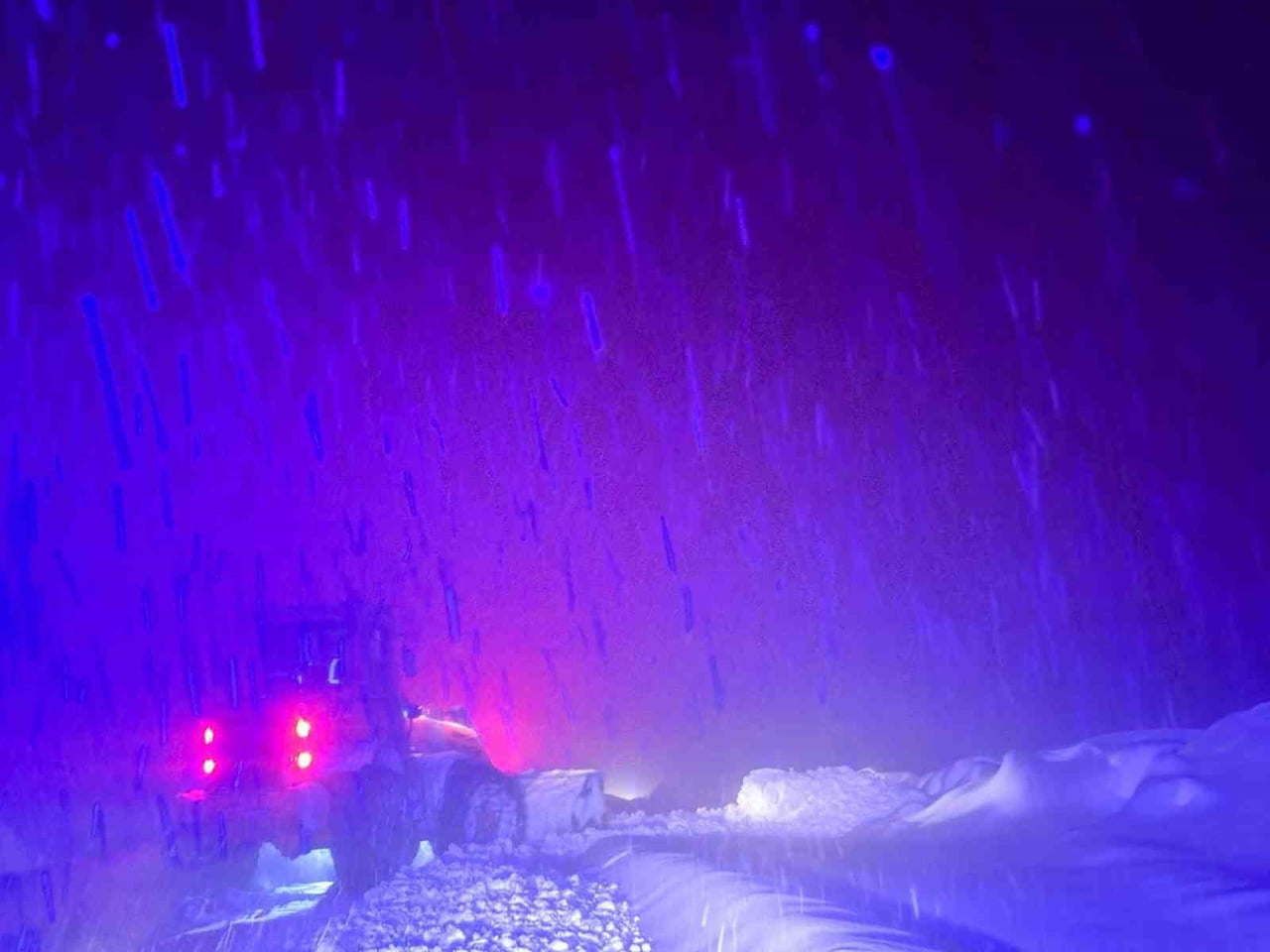 TUNCELİ’DE YAKLAŞIK 10 GÜNDÜR ETKİLİ OLAN YOĞUN KAR YAĞIŞI BİRÇOK İLÇEDE HAYATI OLUMSUZ...