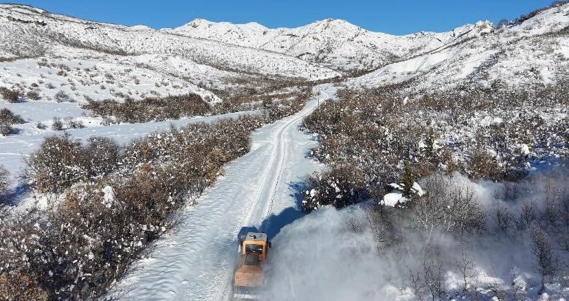 TUNCELİ’DE YOĞUN KAR YAĞIŞI NEDENİYLE KENT GENELİNDE 287 KÖY YOLU ULAŞIMA KAPANIRKEN, EKİPLERİN...