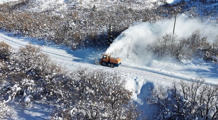 TUNCELİ’DE YOĞUN KAR YAĞIŞI VE BUZLANMA NEDENİYLE 95 KÖY YOLU ULAŞIMA KAPANIRKEN, EKİPLERİN...