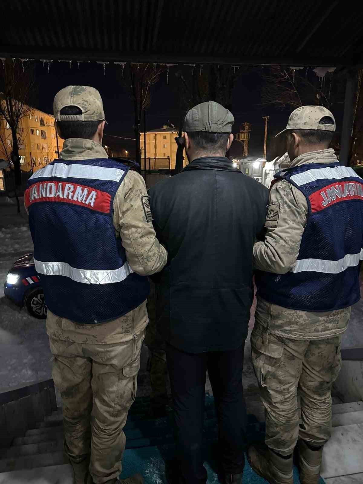 TUNCELİ’NİN OVACIK İLÇESİNDE YENİ DOĞMUŞ BİR KÖPEK YAVRUSUNA EZİYET EDİLDİĞİ ANLARIN SOSYAL...