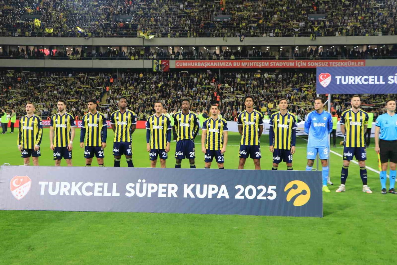 TURKCELL SÜPER KUPA FİNALİNDE GALATASARAY İLE KARŞILAŞACAK OLAN FENERBAHÇE, DERBİYİ KAZANARAK 11...