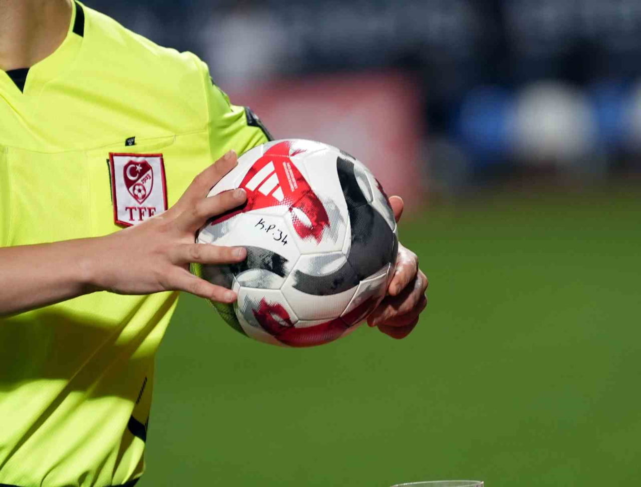 TURKCELL SÜPER KUPA YARI FİNALİNDE OYNANACAK GALATASARAY-TRABZONSPOR MAÇINI HAKEM CİHAN AYDIN...