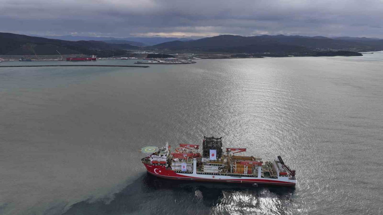 TÜRKİYE'NİN ENERJİ FİLOSUNA KATILAN EN YENİ ÜYESİ "YILDIRIM" DERİN DENİZ SONDAJ GEMİSİ, FİLYOS...