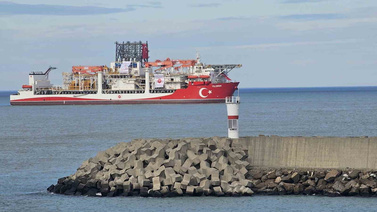 TÜRKİYE'NİN ENERJİ FİLOSUNA KATILAN EN YENİ VE MODERN ÜYELERİNDEN BİRİ OLAN DERİN DENİZ SONDAJ...