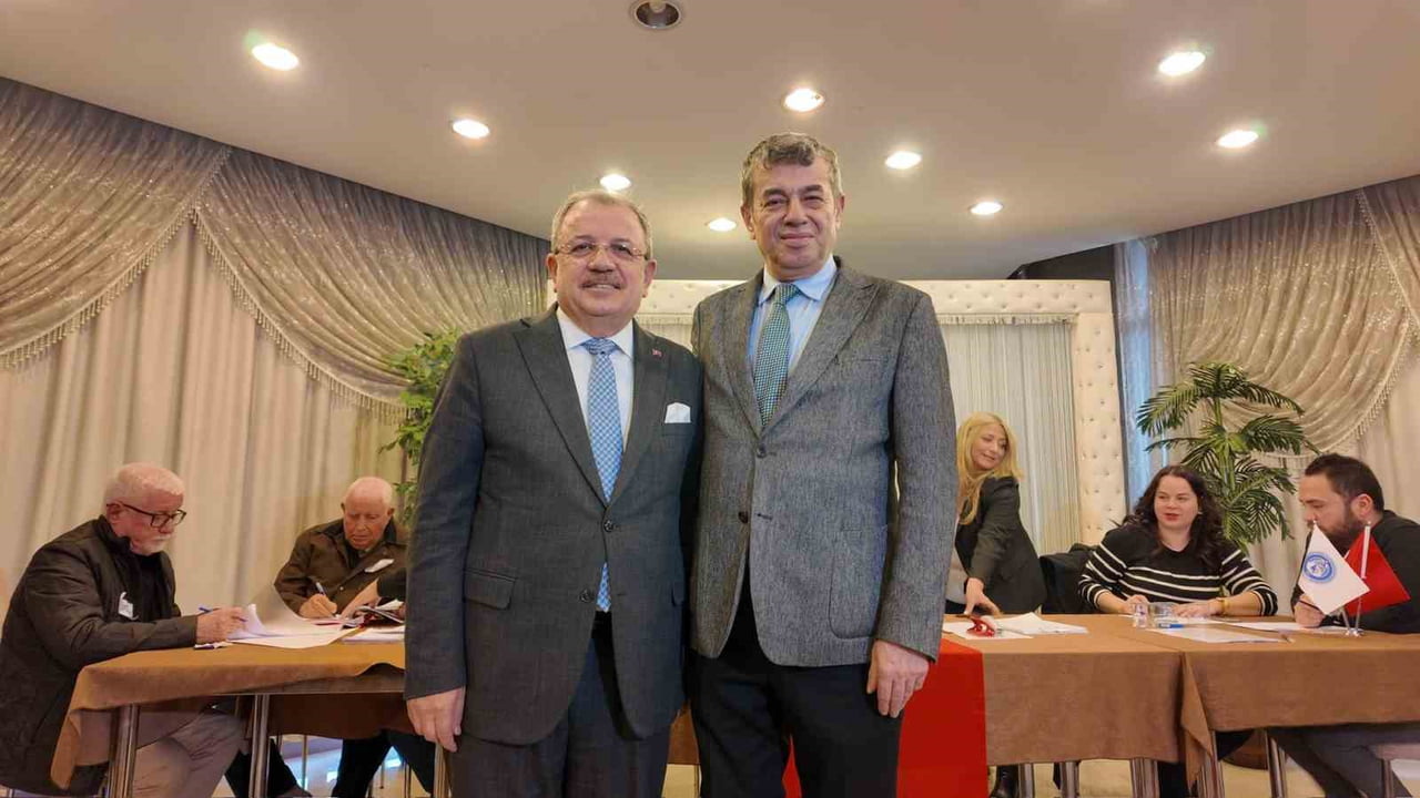 TÜRKİYE BERBERLER, KUAFÖRLER VE GÜZELLİK SALONLARI İŞLETMECİLERİ FEDERASYONU BAŞKANI BAYRAM...