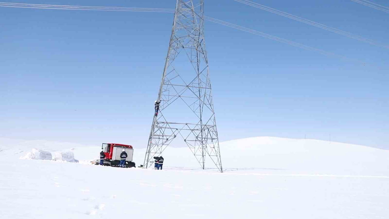 TÜRKİYE ELEKTRİK İLETİM A.Ş (TEİAŞ), 22 BÖLGE MÜDÜRLÜĞÜYLE KIŞ AYLARINDA ELEKTRİK İLETİM...