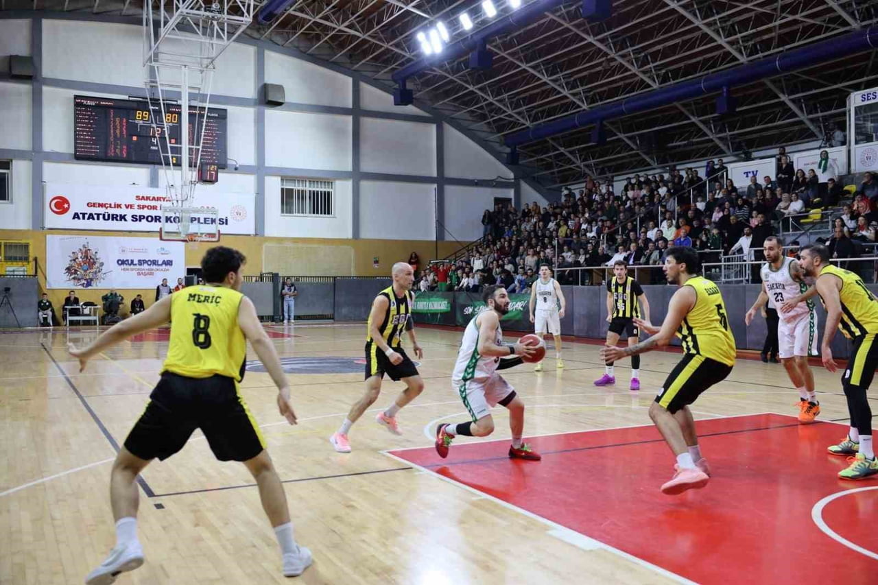 TÜRKİYE ERKEKLER BASKETBOL 2. LİGİ’NDE MÜCADELE EDEN SAKARYA BÜYÜKŞEHİR BELEDİYESİ BASKETBOL...
