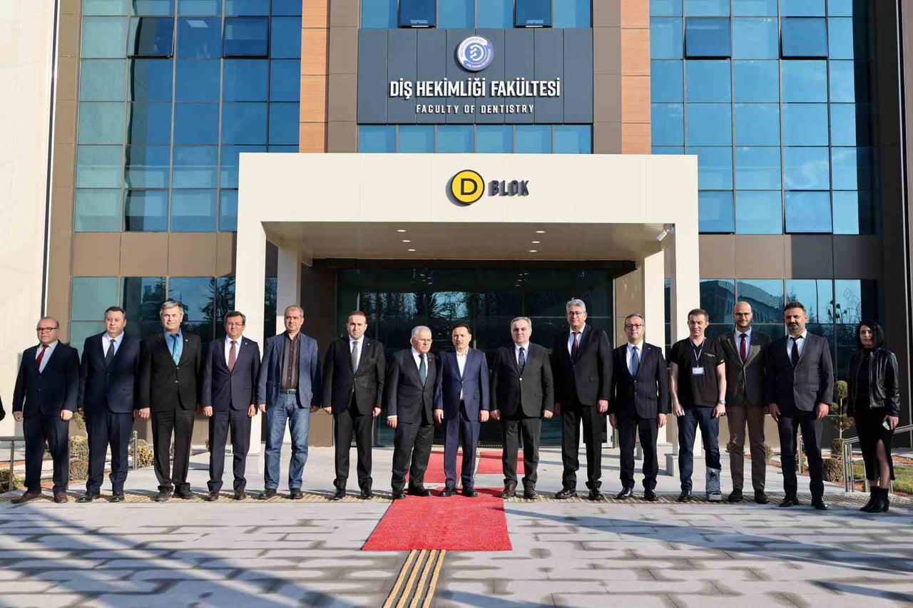 TÜRKİYE’NİN EN BÜYÜK DİŞ HASTANESİ OLAN ERCİYES ÜNİVERSİTESİ (ERÜ) DİŞ HEKİMLİĞİ FAKÜLTESİ’NİN...