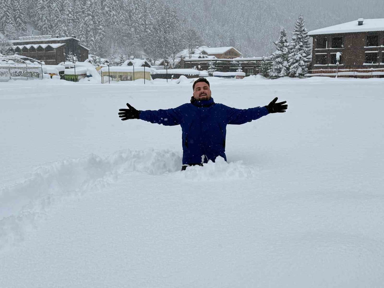 TÜRKİYE’NİN ÖNEMLİ TURİZM MERKEZLERİNDEN BİRİ OLAN TRABZON’UN ÇAYKARA İLÇESİNE BAĞLI UZUNGÖL’DE...