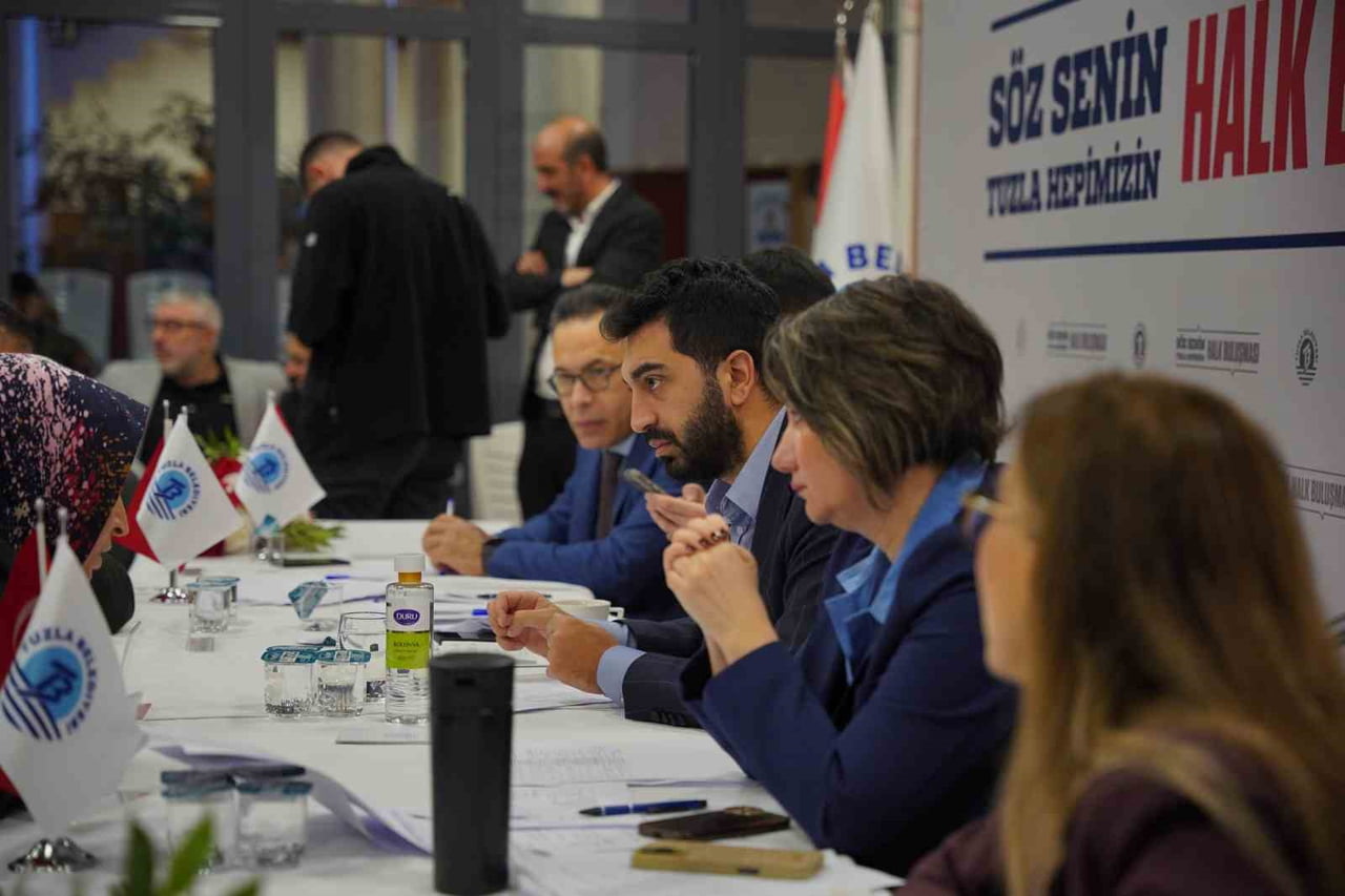 TUZLA BELEDİYESİ’NİN "SÖZ SENİN, TUZLA HEPİMİZİN" ANLAYIŞIYLA DÜZENLEDİĞİ HALK BULUŞMALARININ...