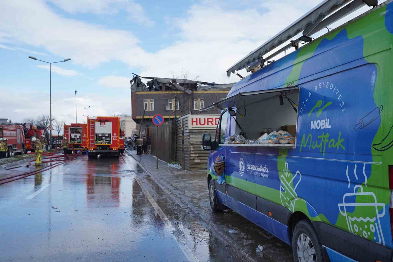 TUZLA BELEDİYESİ, ORHANLI MAHALLESİ DEMOKRASİ CADDESİ ÜZERİNDE BULUNAN ÇAKMAK ÜRETİM FABRİKASINDA...