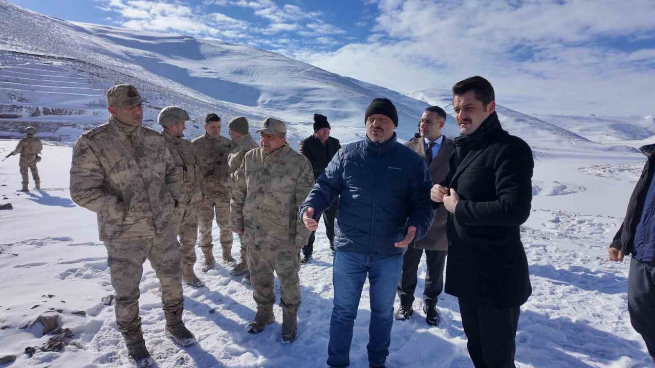 TUZLUCA KAYMAKAMI ABDÜLLATİF YILMAZ, KAYMAKAM ADAYI EFTAL PALABIYIK İLE BİRLİKTE İLÇEDE YAPIMI...