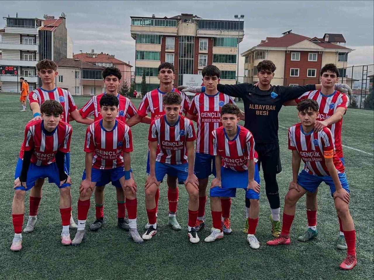 U16 GENÇLER LİGİ'NDE ÇEKİŞME DEVAM EDİYOR