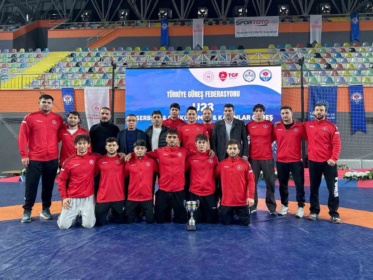 U23 GREKOROMEN GÜREŞ TÜRKİYE ŞAMPİYONASI SONA ERDİ