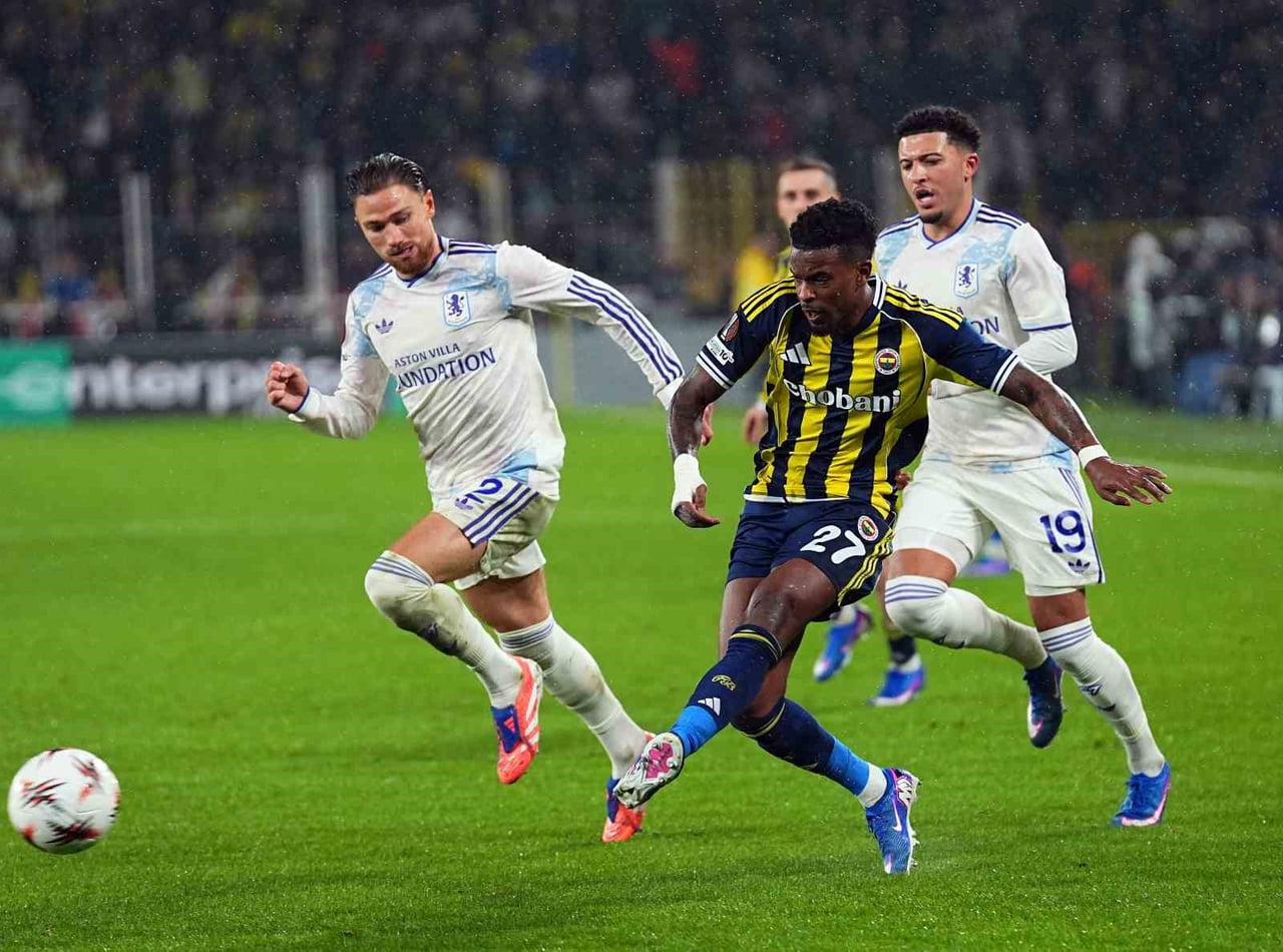 UEFA AVRUPA LİGİ'NİN 7. HAFTASINDA FENERBAHÇE EVİNDE KARŞILAŞTIĞI İNGİLİZ EKİBİ ASTON VİLLA'YA 1-0...