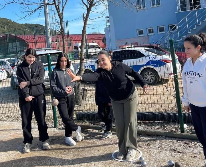 ULA’DA SPORUN BİRLEŞTİRİCİ GÜCÜ KUŞAKLAR BOCCE SAHASINDA BULUŞTU