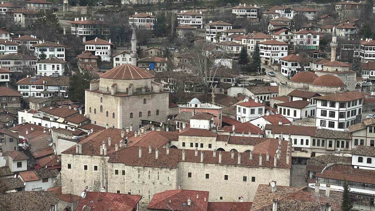 UNESCO DÜNYA MİRASI LİSTESİ'NDE YER ALAN KARABÜK'ÜN SAFRANBOLU İLÇESİNDE HAFTA SONU HAREKETLİLİĞİ...