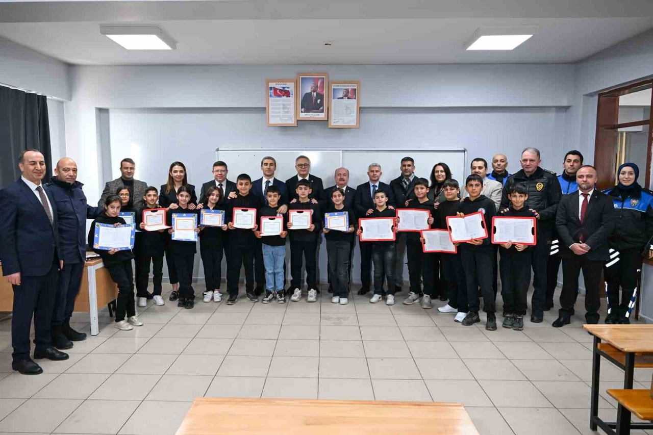 UŞAK’TA 2025-2026 EĞİTİM ÖĞRETİM YILI BİRİNCİ DÖNEMİNİN SONA ERMESİYLE BİRLİKTE 315 OKULDA 63 BİN...