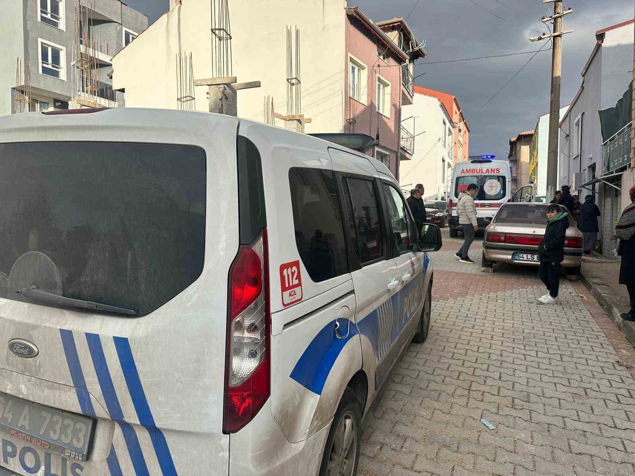 UŞAK’TA EVİNİNİN BAHÇESİNDE BULUNAN FIRINI YIKMAYA ÇALIŞIRKEN BACA DUVARININ ÜZERİNE DÜŞMESİ...